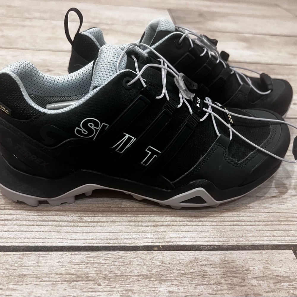 Women’s Adidas Hiking sneaker Terrell-Swift R2 GTX-W size 6 Never Used